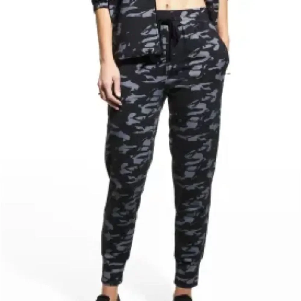NWT Monrow Camo Joggers in Black/Grey, Size S